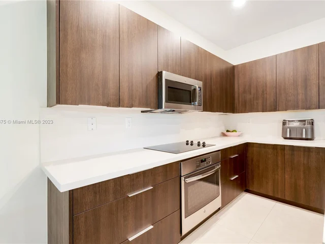 7641 NW 102nd Ct, Doral FL 33178