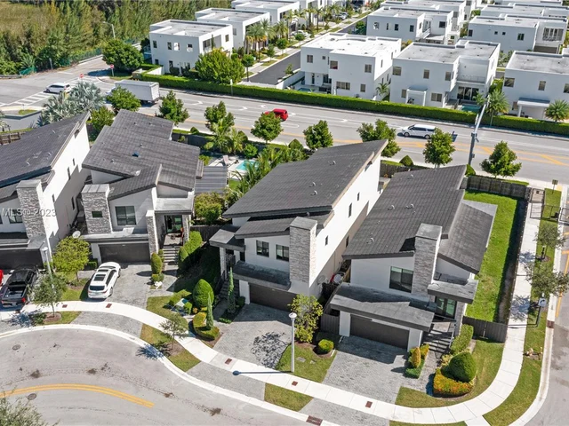 7641 NW 102nd Ct, Doral FL 33178