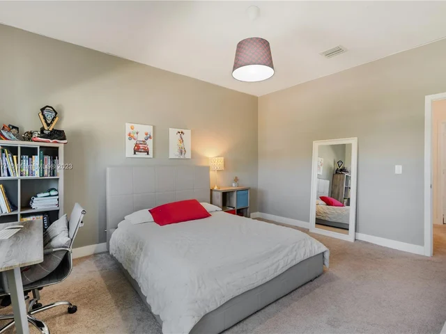 7641 NW 102nd Ct, Doral FL 33178