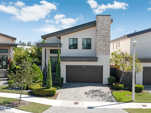 7641 NW 102nd Ct, Doral FL 33178