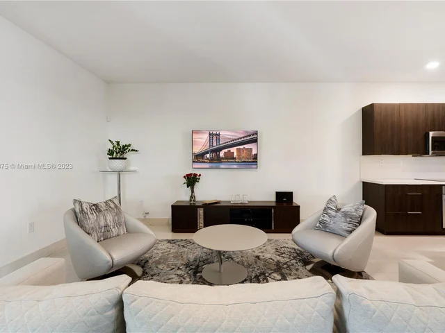 7641 NW 102nd Ct, Doral FL 33178