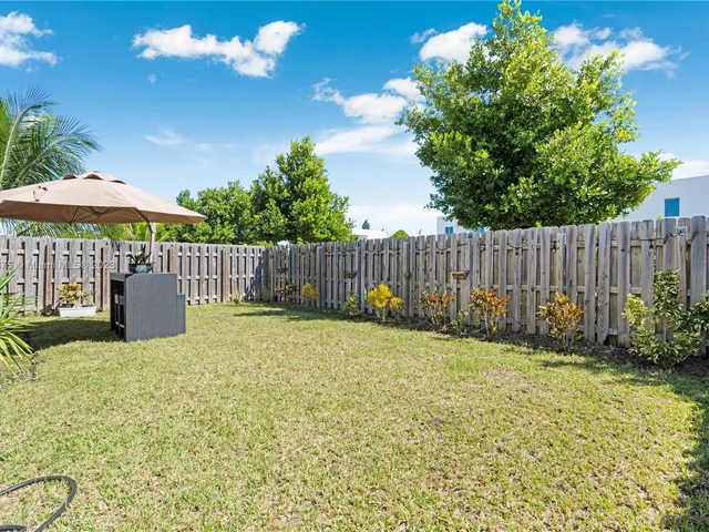 7641 NW 102nd Ct, Doral FL 33178