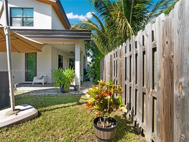 7641 NW 102nd Ct, Doral FL 33178