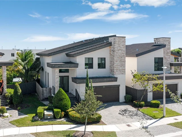 7641 NW 102nd Ct, Doral FL 33178