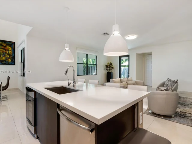 7641 NW 102nd Ct, Doral FL 33178