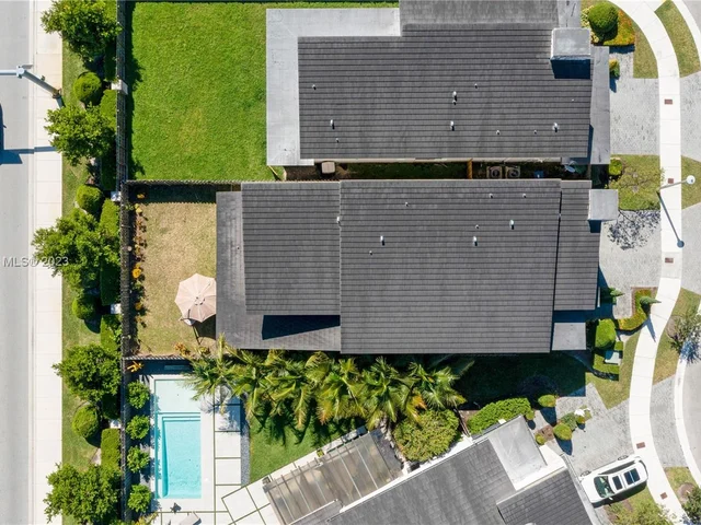 7641 NW 102nd Ct, Doral FL 33178