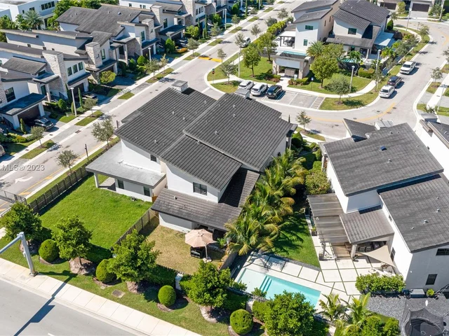 7641 NW 102nd Ct, Doral FL 33178