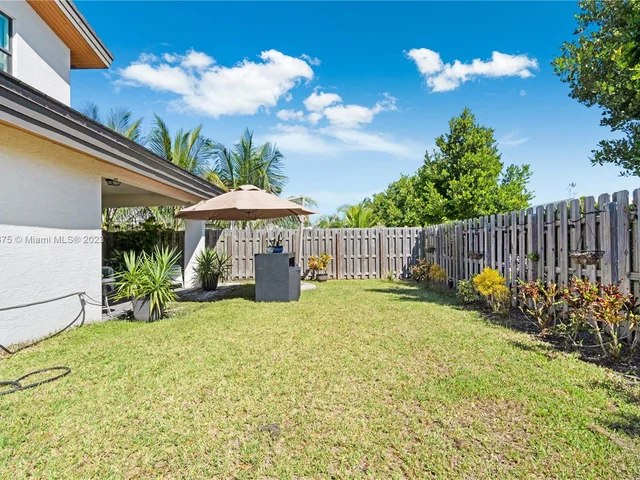 7641 NW 102nd Ct, Doral FL 33178