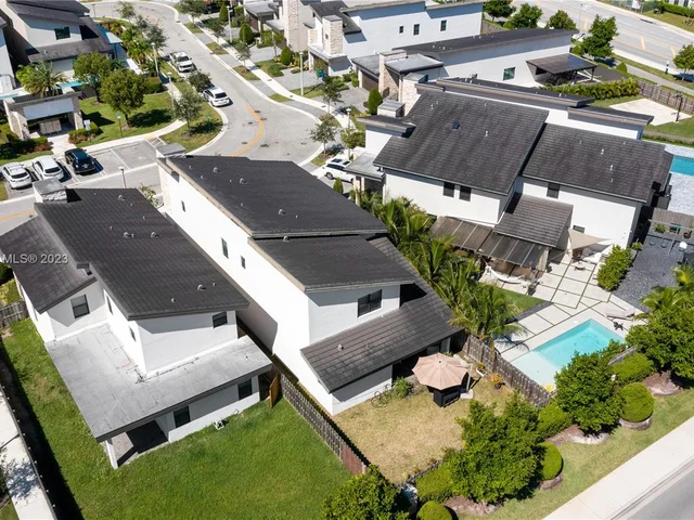 7641 NW 102nd Ct, Doral FL 33178