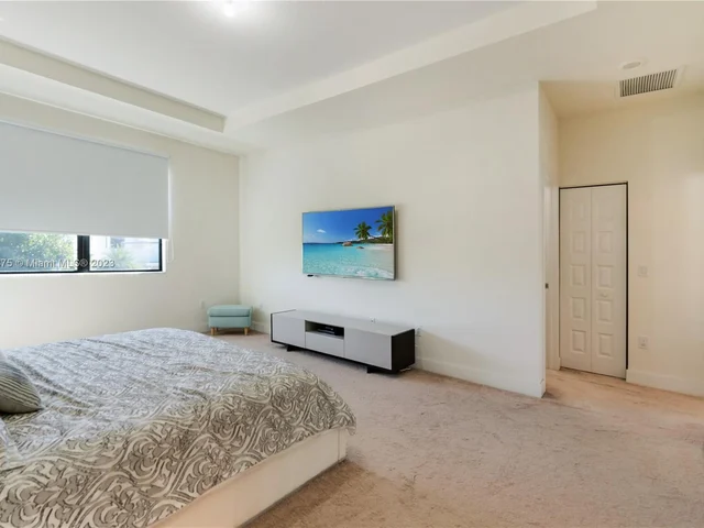 7641 NW 102nd Ct, Doral FL 33178