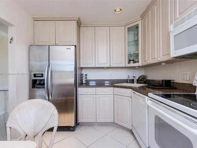 8566 Casa Del Lago # H, Boca Raton FL 33433