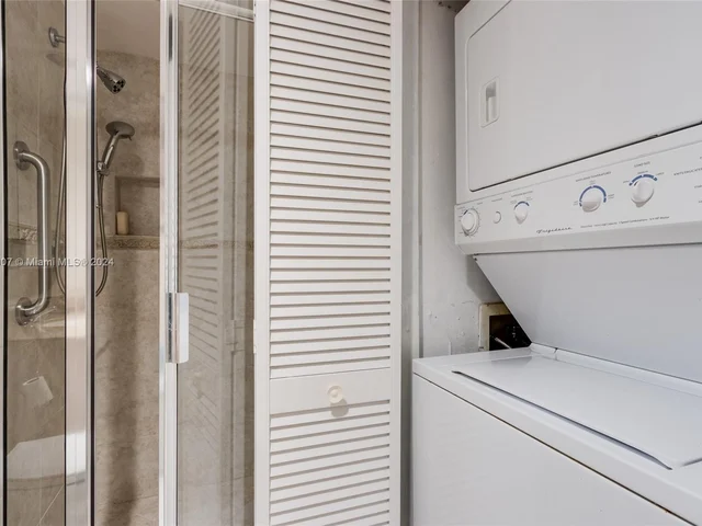 8566 Casa Del Lago # H, Boca Raton FL 33433