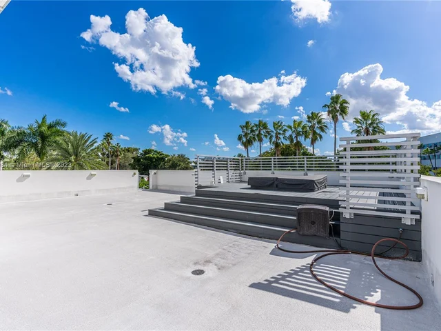 8404 NW 33rd Ter, Doral FL 33122