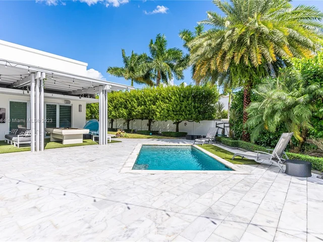 8404 NW 33rd Ter, Doral FL 33122