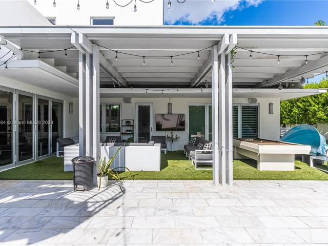 8404 NW 33rd Ter, Doral FL 33122