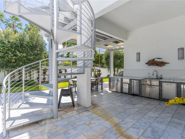 8404 NW 33rd Ter, Doral FL 33122