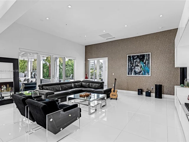 8404 NW 33rd Ter, Doral FL 33122