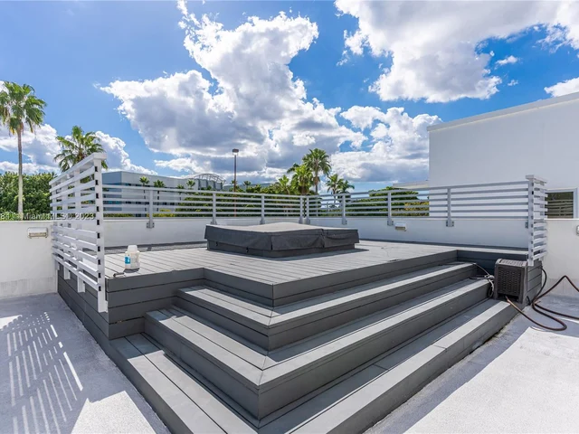 8404 NW 33rd Ter, Doral FL 33122