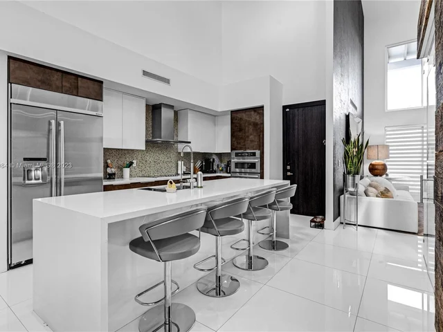 8404 NW 33rd Ter, Doral FL 33122