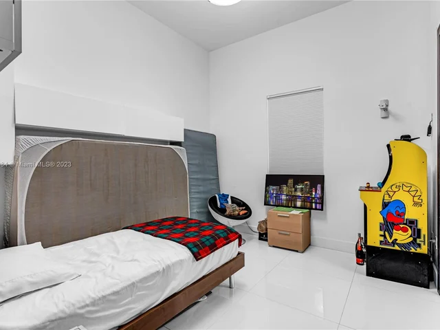 8404 NW 33rd Ter, Doral FL 33122