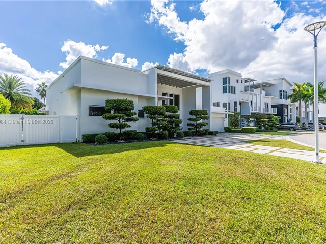 8404 NW 33rd Ter, Doral FL 33122