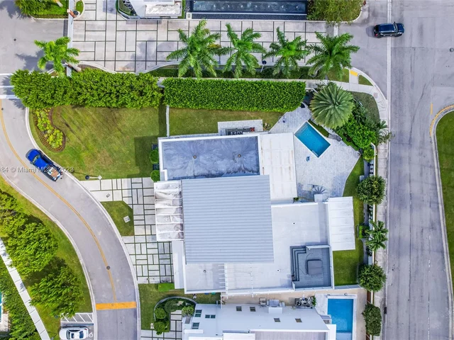 8404 NW 33rd Ter, Doral FL 33122