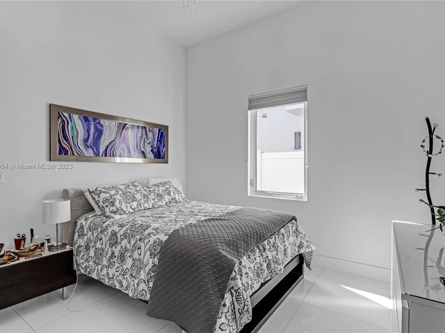 8404 NW 33rd Ter, Doral FL 33122