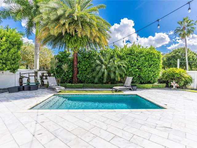 8404 NW 33rd Ter, Doral FL 33122