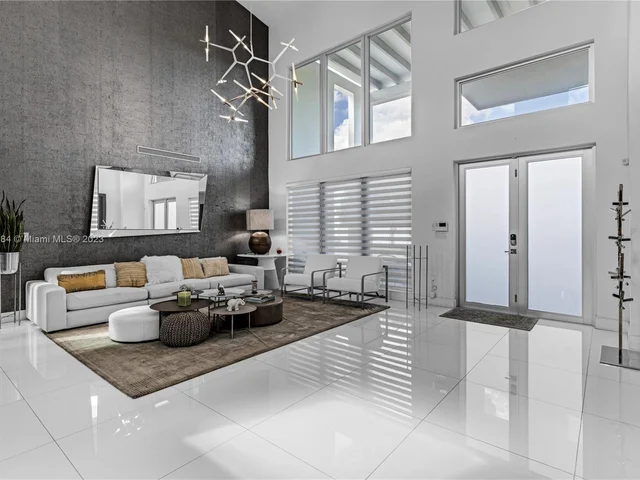 8404 NW 33rd Ter, Doral FL 33122