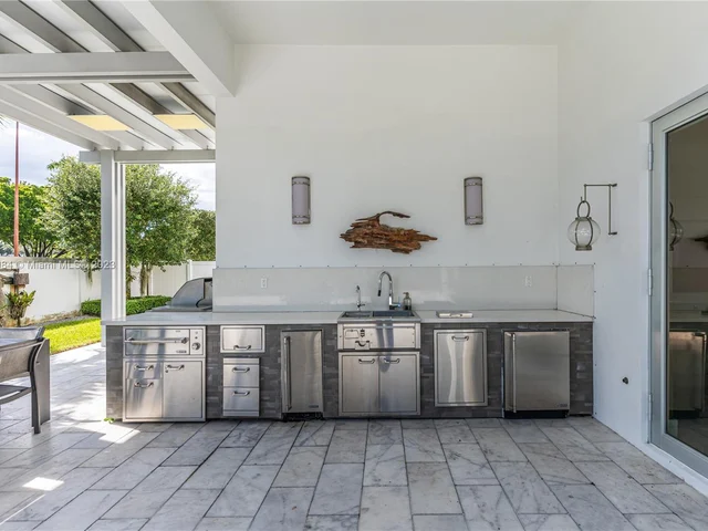 8404 NW 33rd Ter, Doral FL 33122