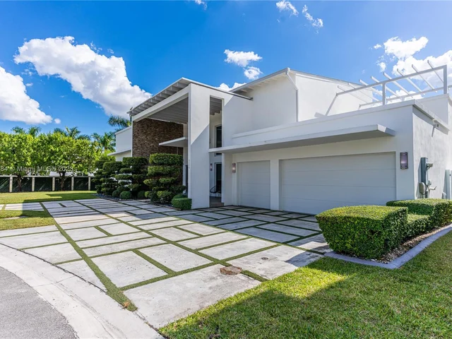 8404 NW 33rd Ter, Doral FL 33122