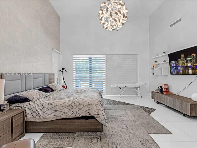 8404 NW 33rd Ter, Doral FL 33122