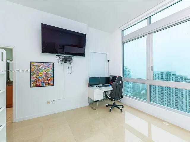 300 S Biscayne Blvd # 3802, Miami FL 33131