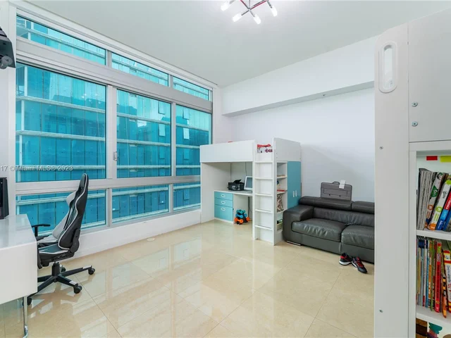 300 S Biscayne Blvd # 3802, Miami FL 33131