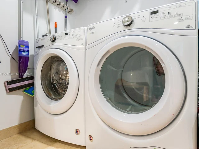 300 S Biscayne Blvd # 3802, Miami FL 33131