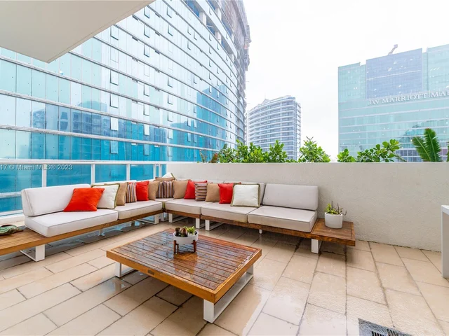 300 S Biscayne Blvd # 3802, Miami FL 33131