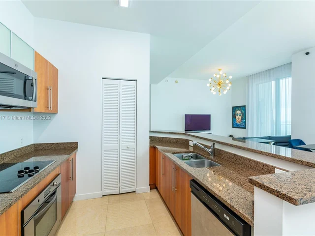 300 S Biscayne Blvd # 3802, Miami FL 33131