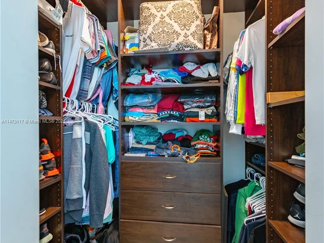 300 S Biscayne Blvd # 3802, Miami FL 33131