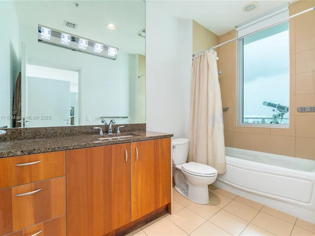 300 S Biscayne Blvd # 3802, Miami FL 33131