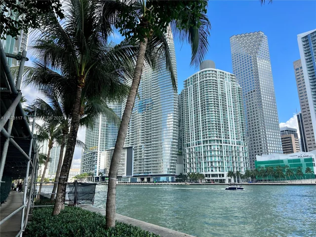 300 S Biscayne Blvd # 3802, Miami FL 33131