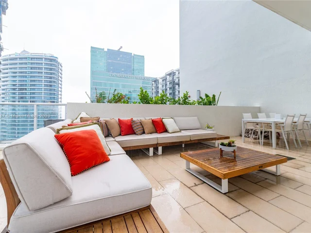 300 S Biscayne Blvd # 3802, Miami FL 33131