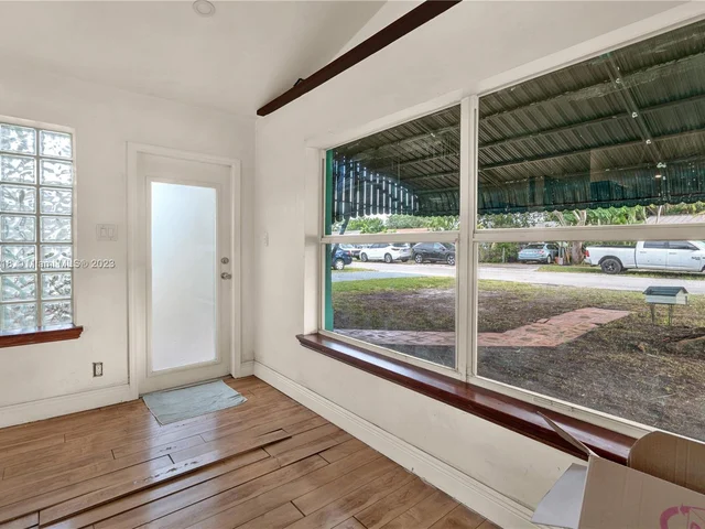 2531 Thomas St, Hollywood FL 33020