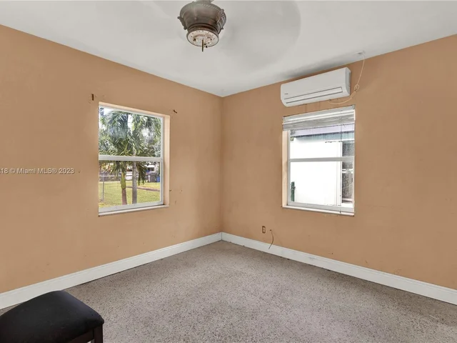 2531 Thomas St, Hollywood FL 33020