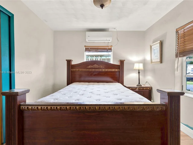 2531 Thomas St, Hollywood FL 33020