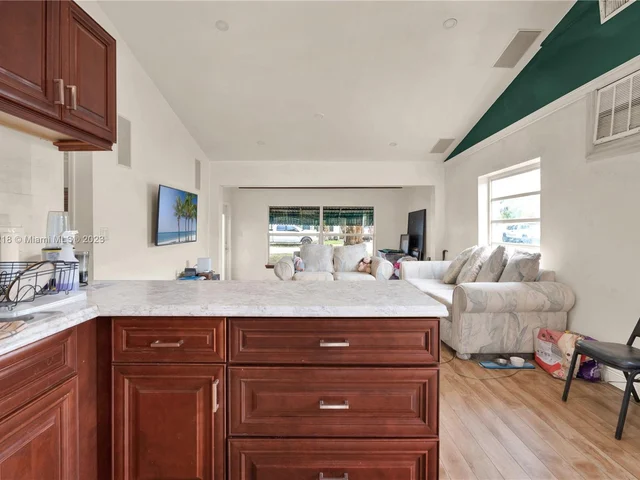 2531 Thomas St, Hollywood FL 33020