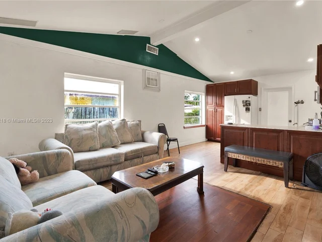 2531 Thomas St, Hollywood FL 33020