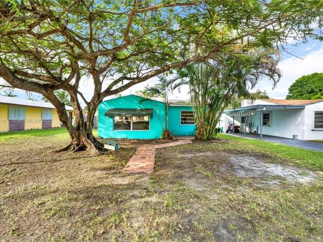 2531 Thomas St, Hollywood FL 33020