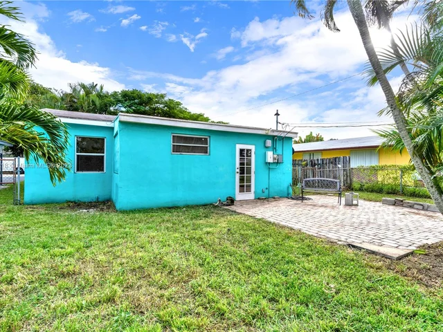 2531 Thomas St, Hollywood FL 33020