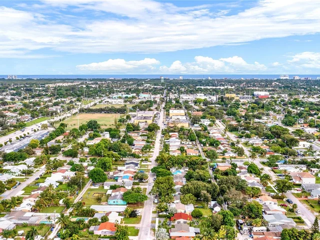 2531 Thomas St, Hollywood FL 33020