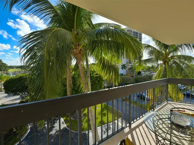 2400 Presidential Way # 406, West Palm Beach FL 33401